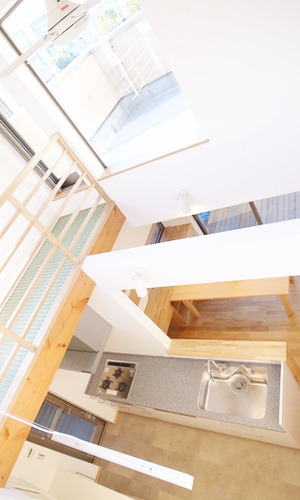 開放感溢れる吹き抜け