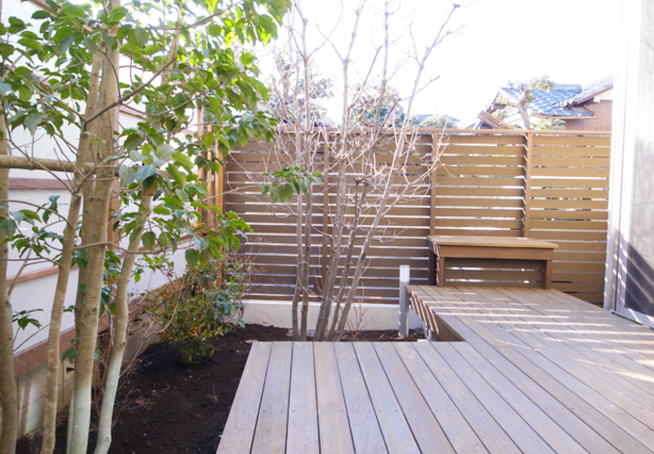 広々としたウッドデッキ