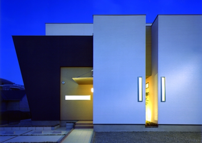 N2-house [切抜かれた家]