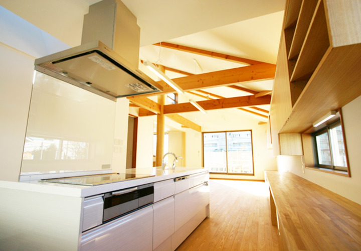 作り付けの収納がついた広々リビング