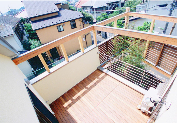２階のウッドデッキ