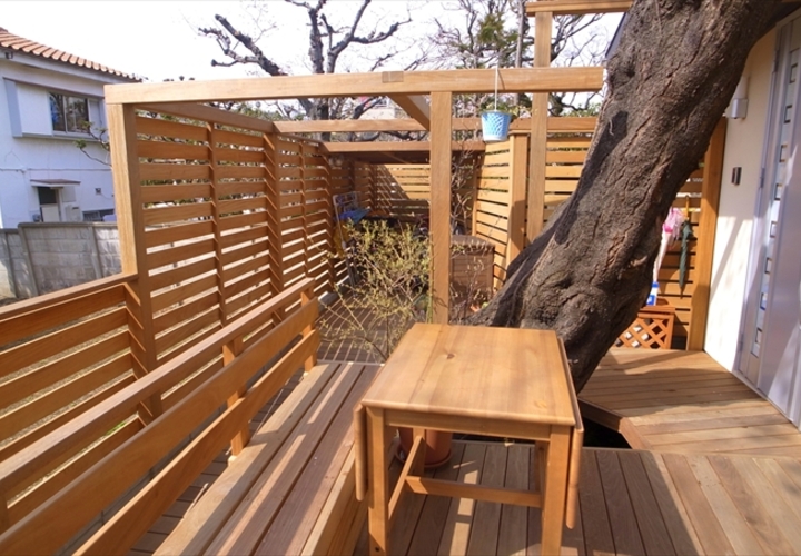 趣味と家族団らんを楽しめる開放的な外スペース