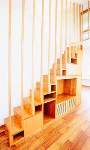 階段下に作った収納スペース