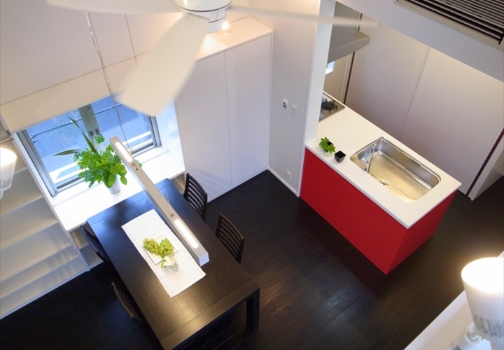 シーリングファンの回るダイニングキッチン