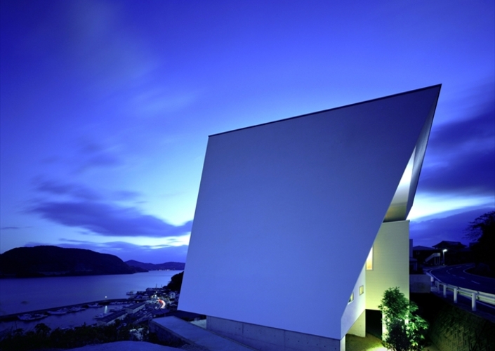 I-house [水平線の家]