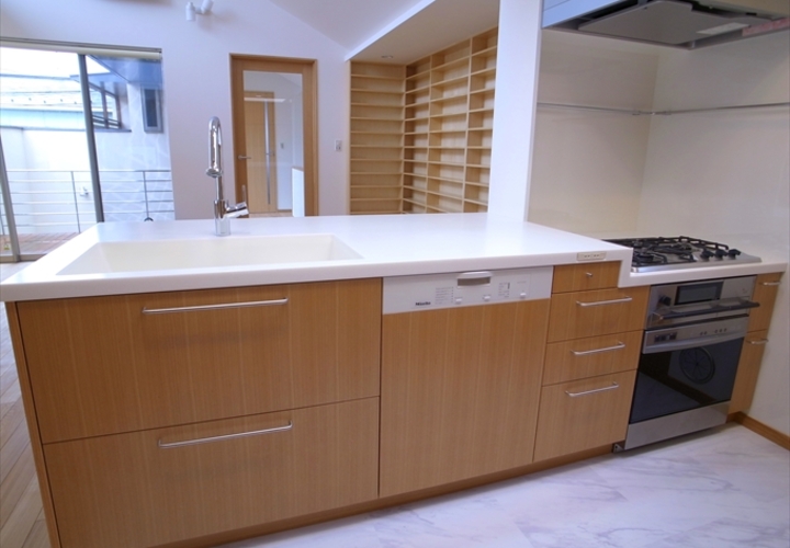 すっきりと広々としたキッチン