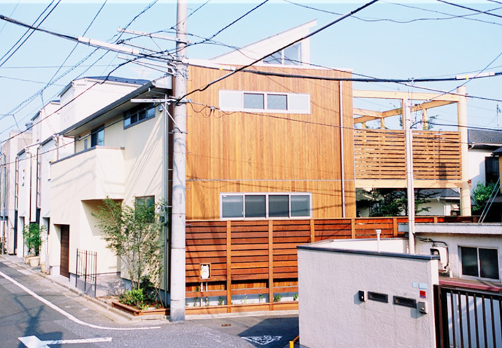 一部に木を使った外観