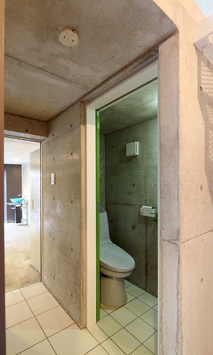 RC打ち放しのトイレ