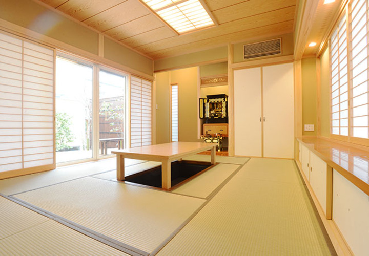 掘りごたつのある和室