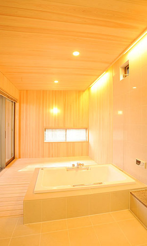 無垢材をふんだんに使った浴室