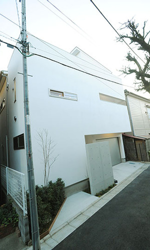 プライバシーに配慮した前面道路の眺め