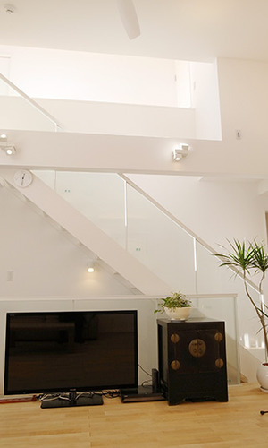 3階への階段もリビングの一部に