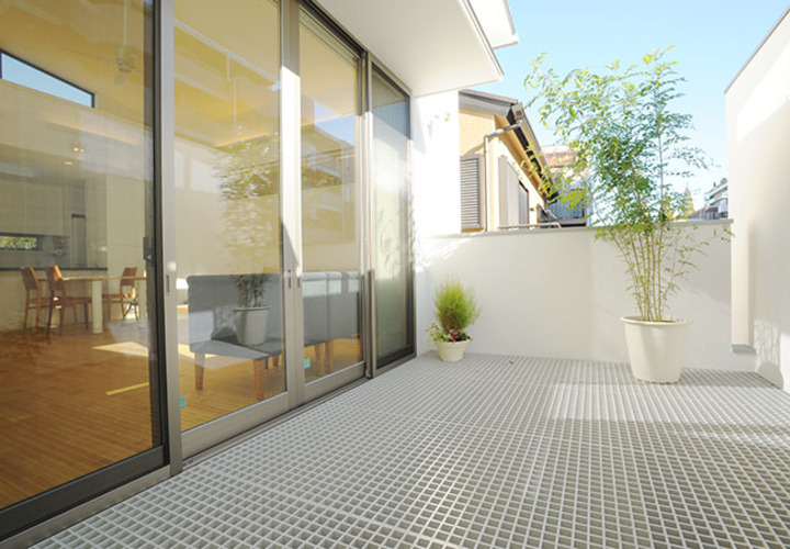 広さを確保したプライベートなベランダ空間