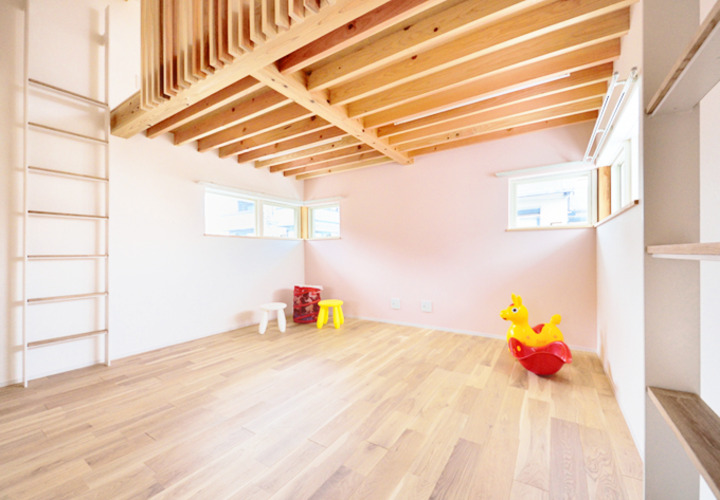 梁のみえる子ども部屋