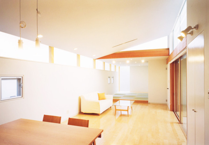 リビングダイニングから和室