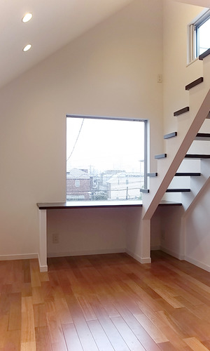 3階主寝室から東側に広がる景色をみる