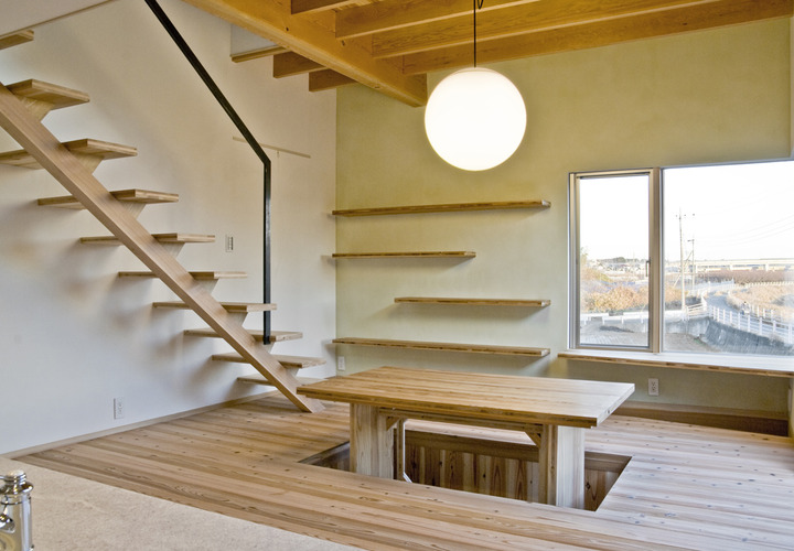 掘りこたつを中心に家族みんなが集う空間(1)