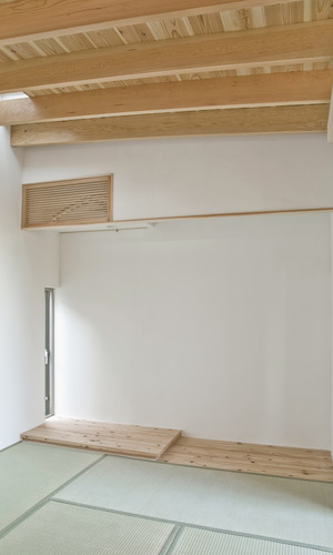 トップライトのある明るい和室