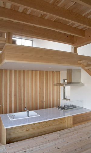 背面収納と御影石を使った対面式キッチンカウンター