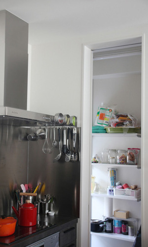 キッチン奥のパントリー