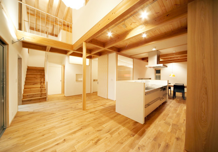 吹き抜けのあるLDK