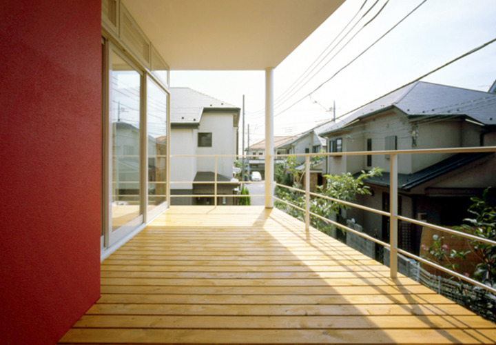 リビングから続くバリアフリーテラス