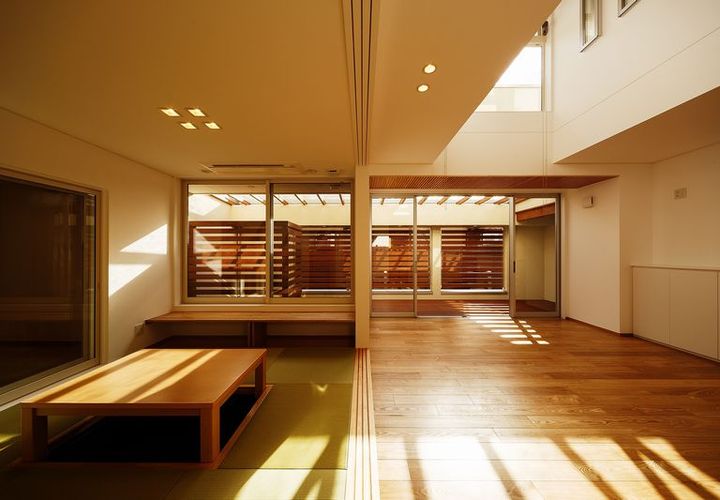 部屋の奥まで差し込む光