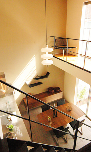 内観／大きな吹き抜け