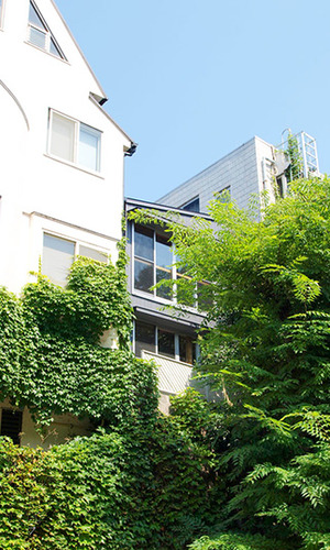 崖上の土地の家