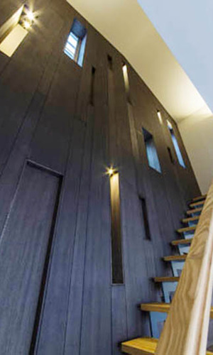 階段室吹抜けを見上る