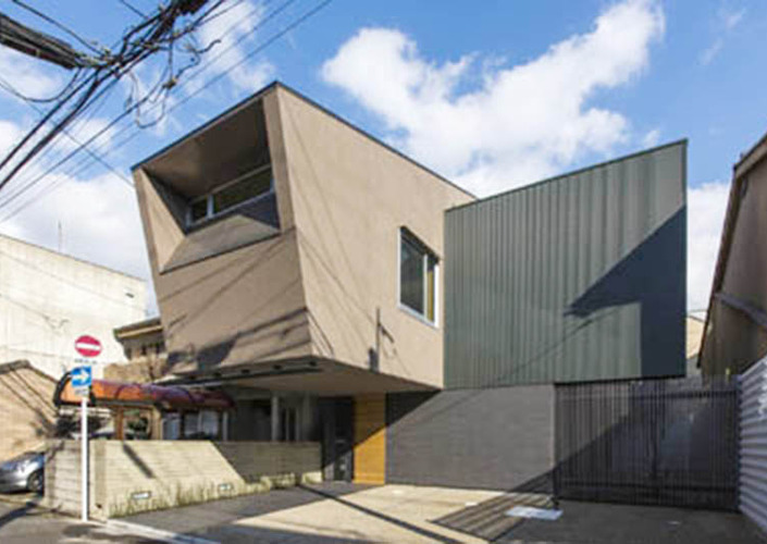 古い町並みでの都市型 鉄骨 2世帯住宅：丸太町の住宅