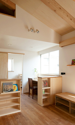 本のディスプレーができる図書スペースの本棚