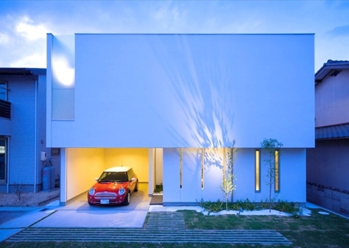 LIGHT　COURT　HOUSE