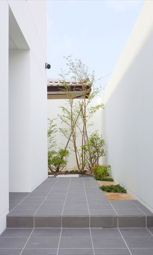 玄関アプローチ