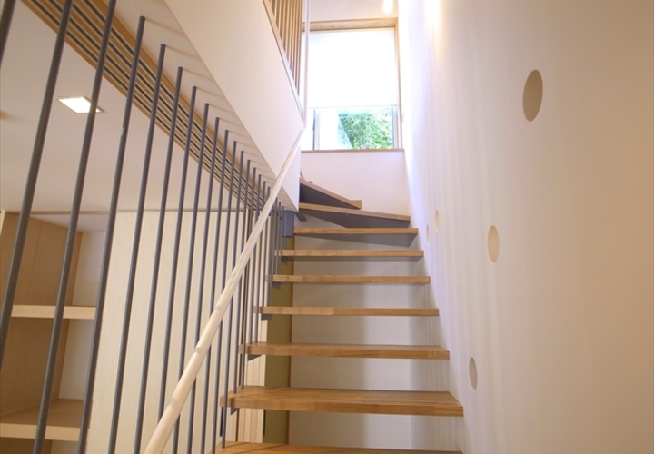 地下室から上がる