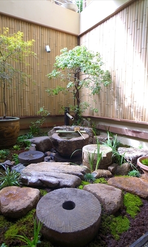 ドライエリアの茶庭