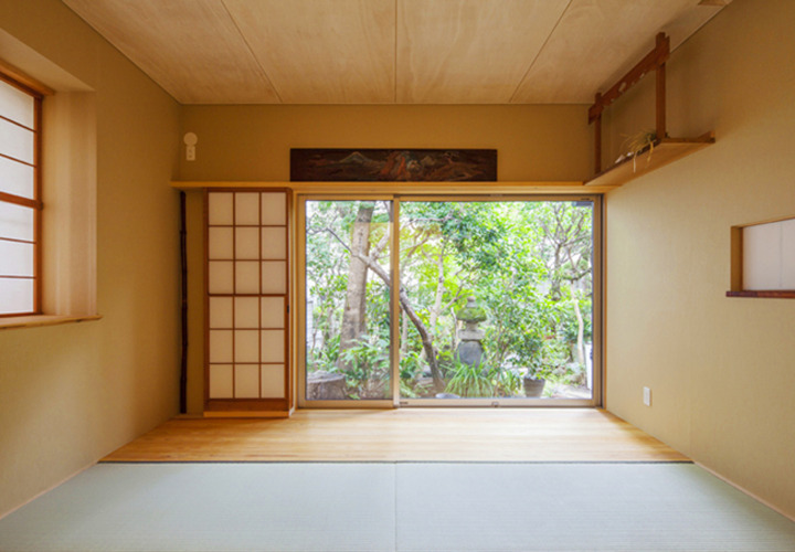 古材を再利用した和室。