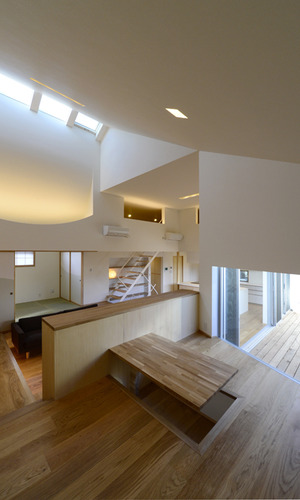 リビングの奥にあるライブラリー