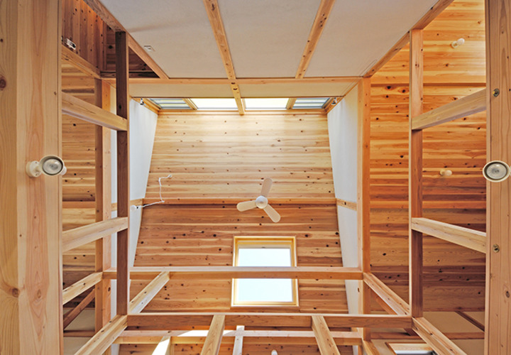 吹き抜け見上げ