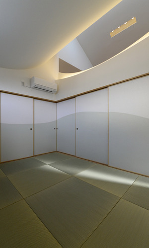 部屋として仕切られたタタミの間