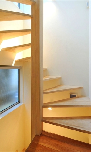 木製らせん階段