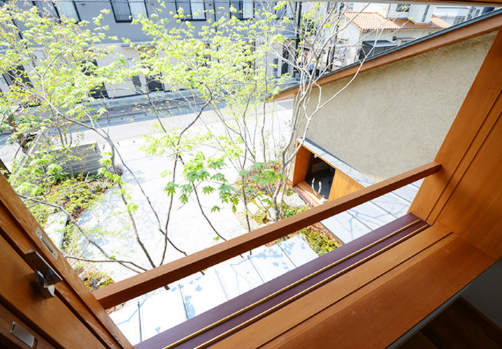 室内から庭を楽しむ