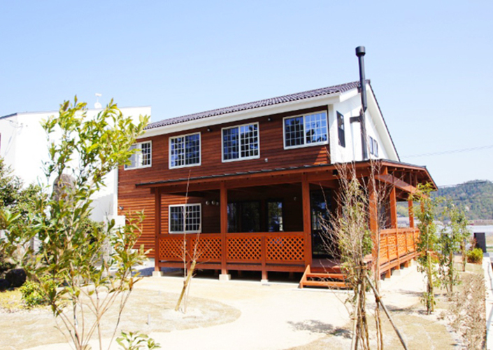 湖畔に暮らす家