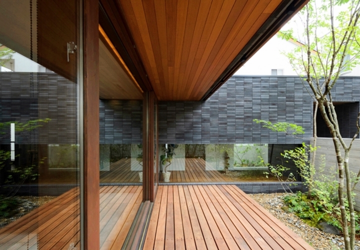 室内とつながる中庭