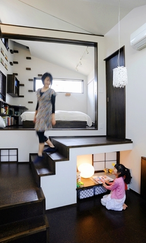 ２階子世帯のリビングから見た寝室