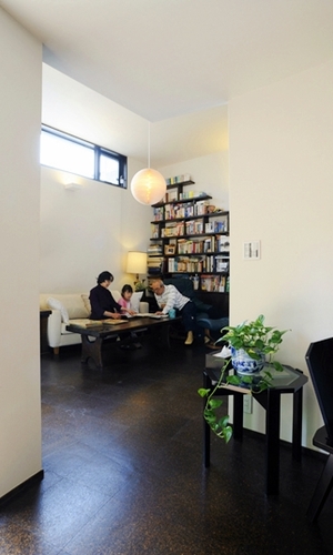 ダイニングから見たリビング