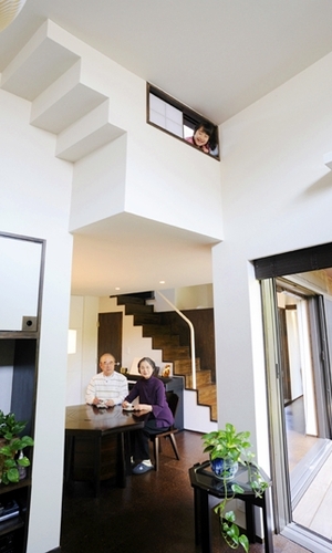 リビングから見たダイニング