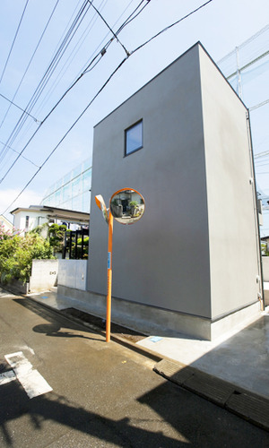 外観／グレーの箱