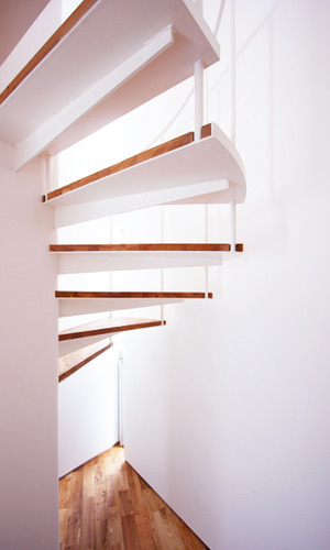 シンプルな螺旋階段