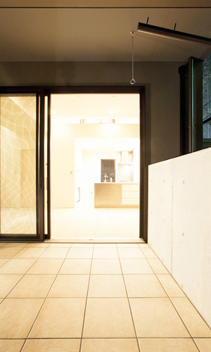 内観６／中庭／夜